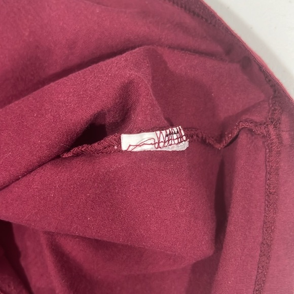 Vans Shoet Sleeve T Shirt Size Medium Burgundy EUC - Picture 7 of 7